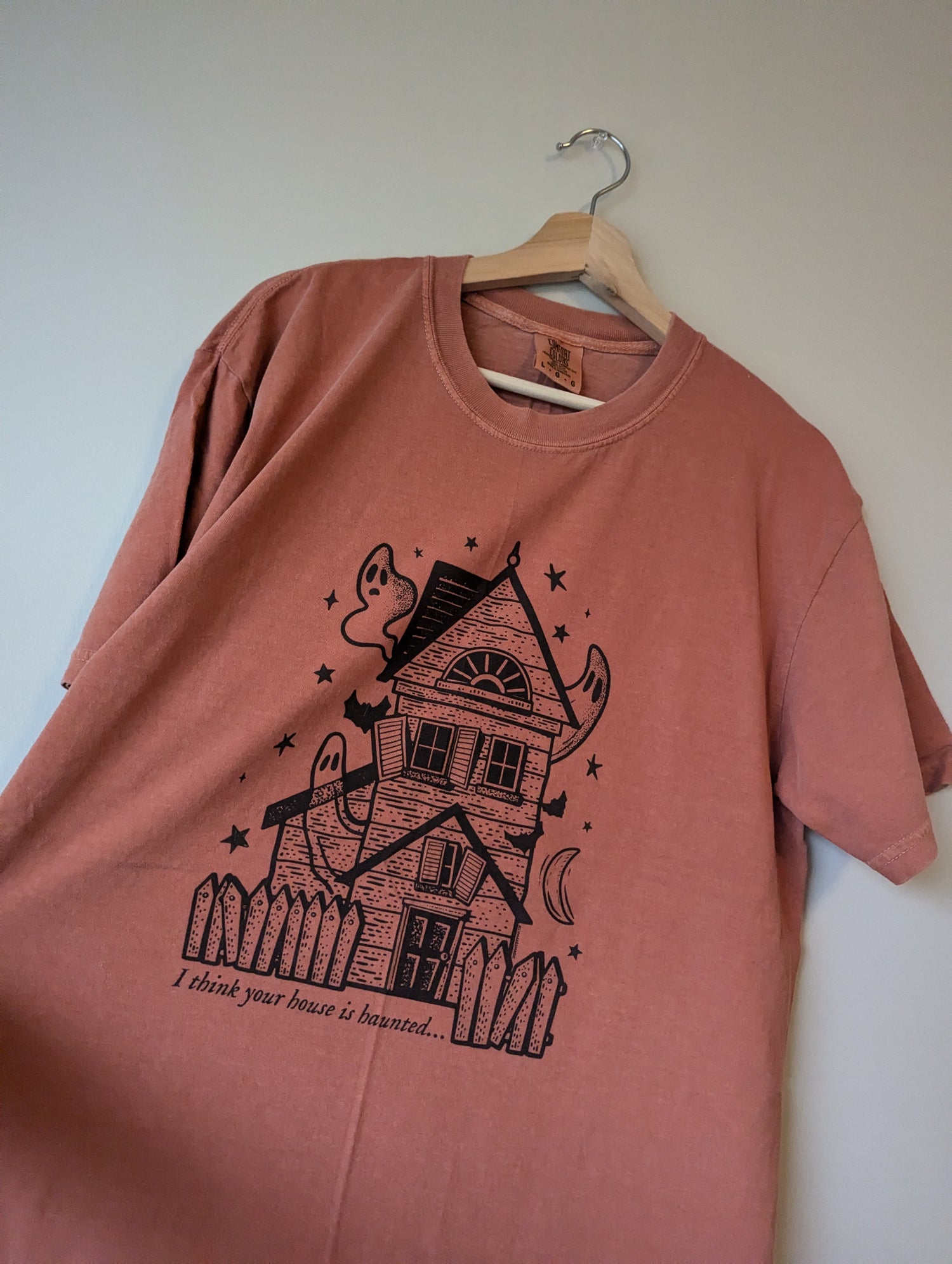 (L) ur house is haunted tee *sample sale*