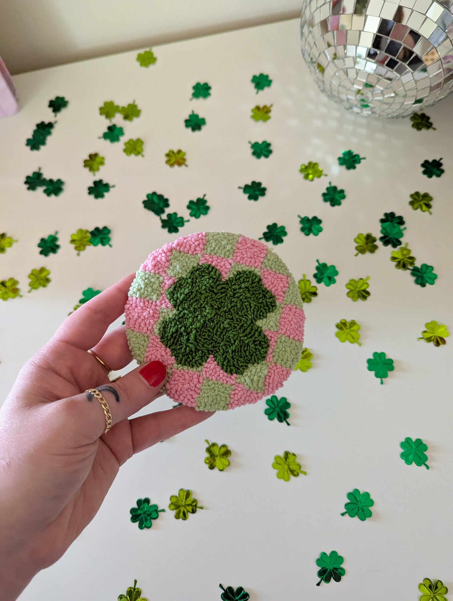 clover mug rug