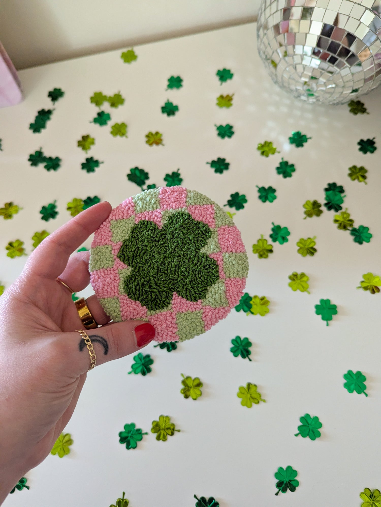 clover mug rug