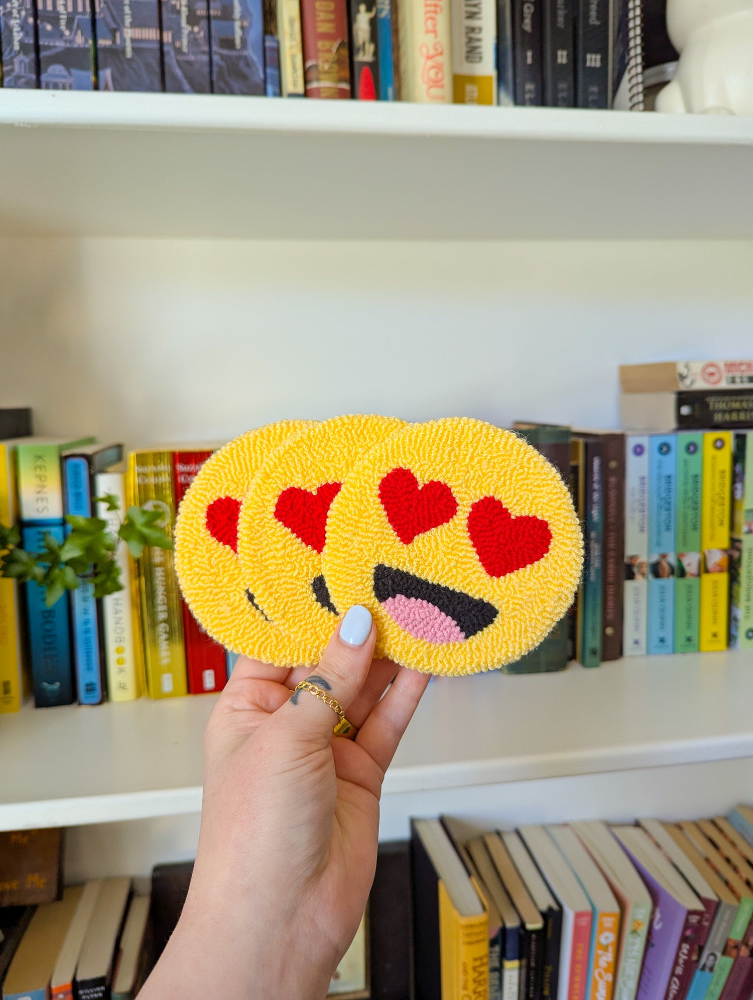 heart eyes mug rug