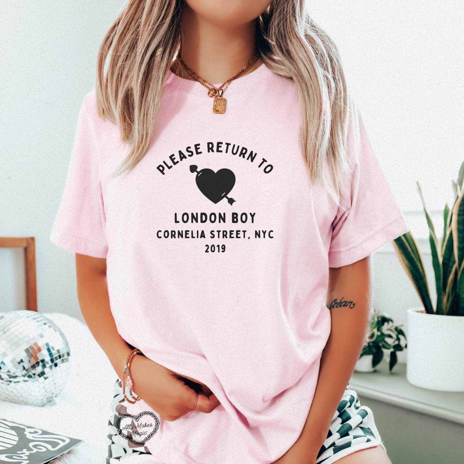 return to taylor: lover tee