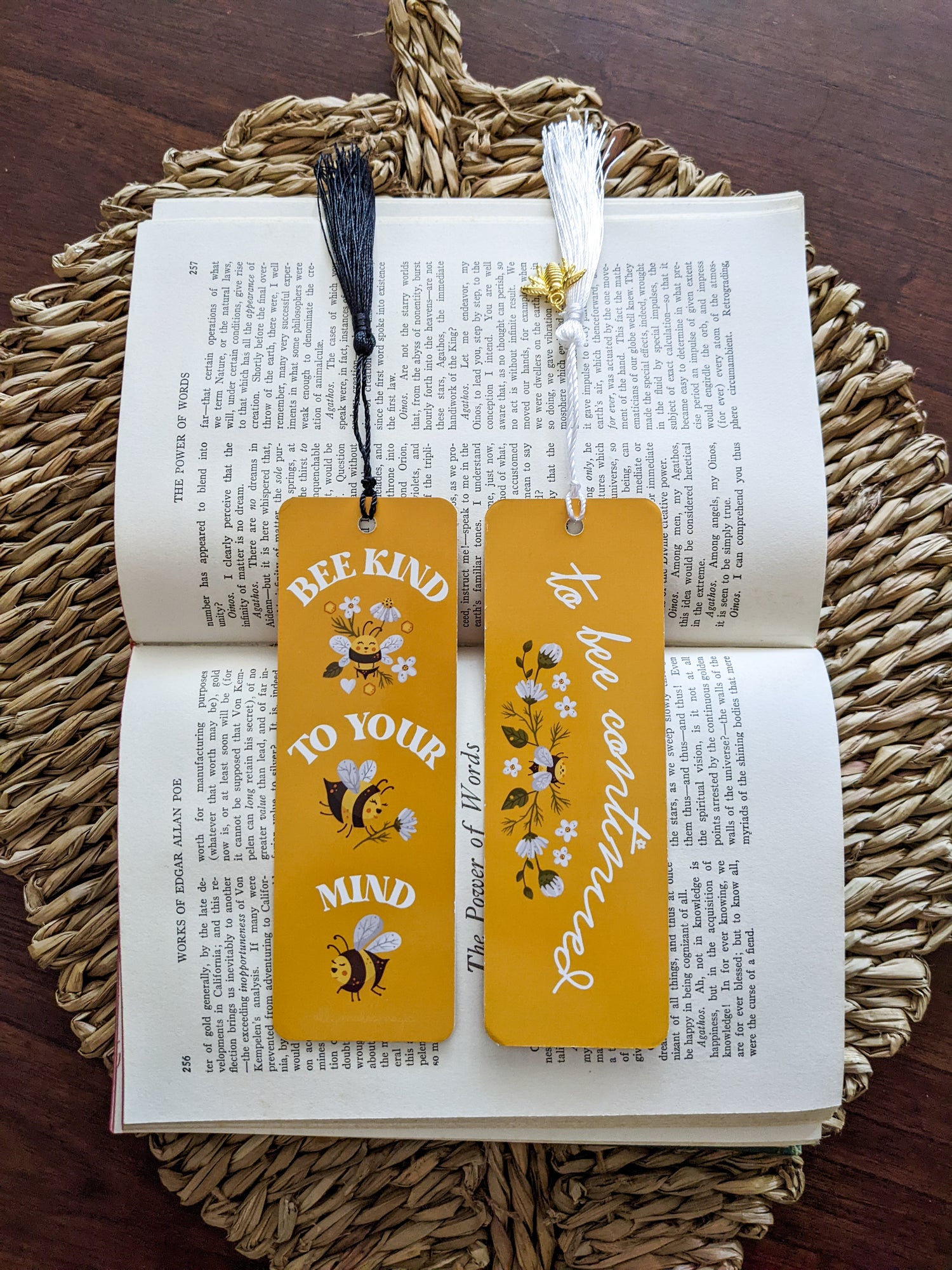 bee bookmark