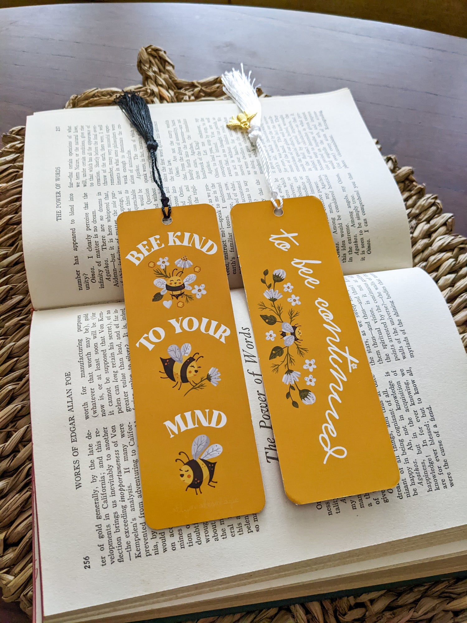 bee bookmark